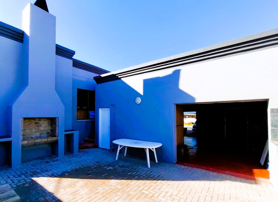 4 Bedroom Property for Sale in Britannia Bay Western Cape